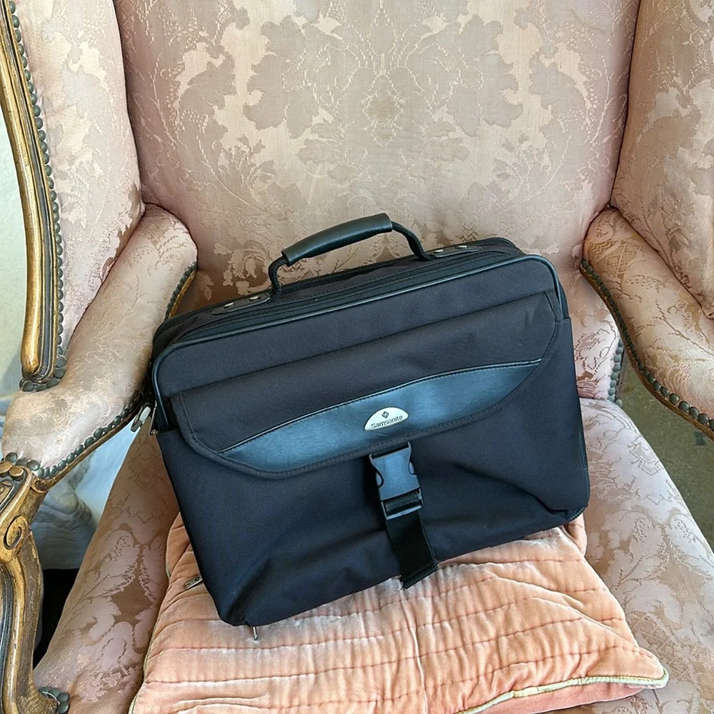 Samsonite portfolio Genuine brand not used Black Fir Laptop case Documents Brief